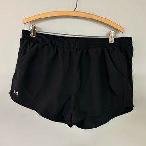 Under armor running shorts with pockets and liner